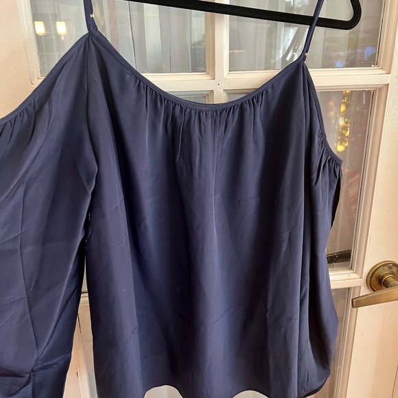 EUC Lilly Pulitzer 100% Silk Cold-shoulder Navy blouse. - Picture 2 of 4